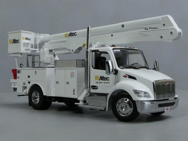 1/32 Peterbilt 536 With Altec AA55 Aerial Work Platform DM Model 71105