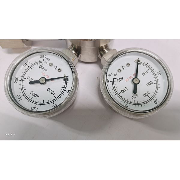 W21.8 RH Stainless Steel Pressure Regulator R11 Cylinder Connector PTEE