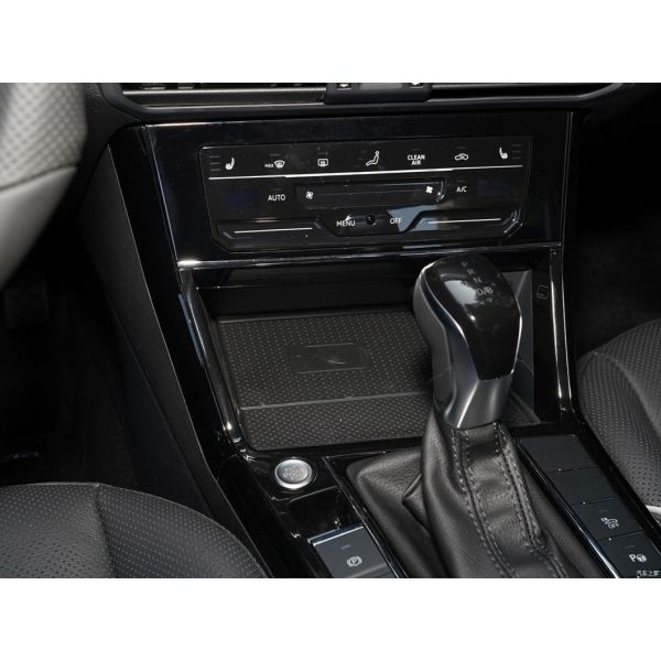 2023 Model VW Passat PHEV Long Battery Life Luxury Sedan for Customer Requirements