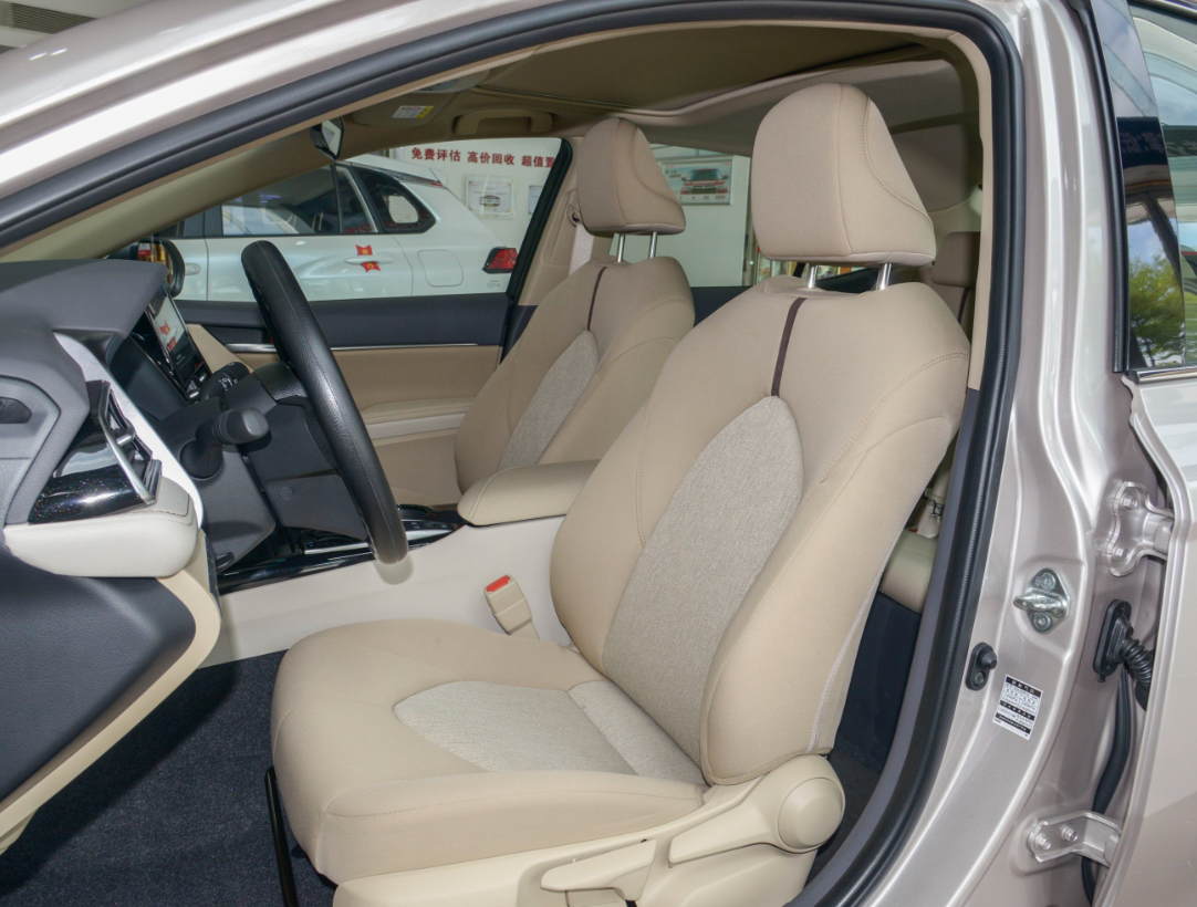 Гибрид Toyota Camry 2022 Dual Engine 2.5HE Elite Plus Version 4 Door 5 Seats 3 Space