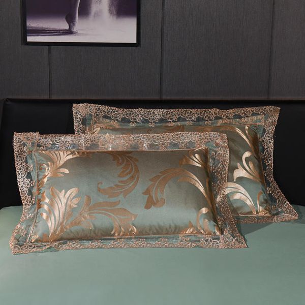 Un lit de lit de luxe en satin de style européen avec un design Jacquard exquis.