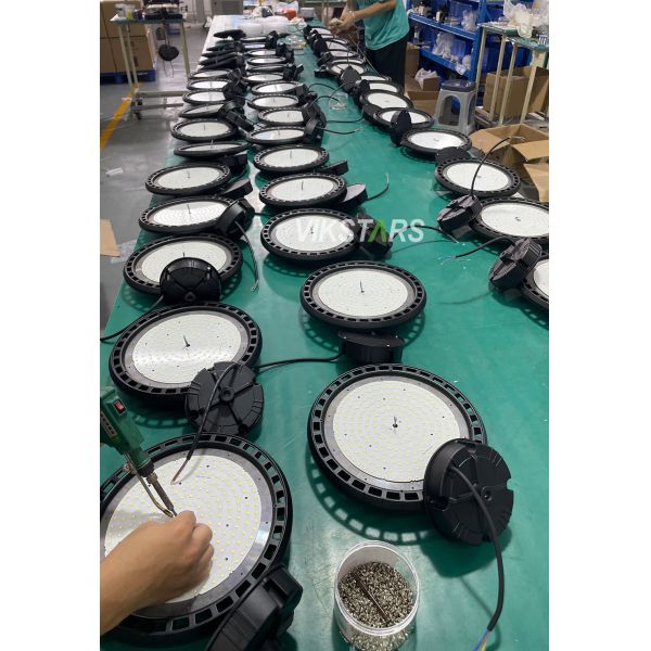 185-240Vac Prix bon marché UFO haute baie lumières 100W 150W 200W 2 ans de garantie pilote de bonne qualité