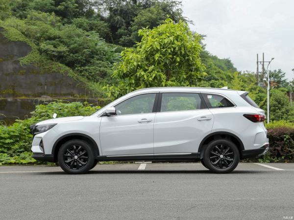 Fuel 1.5t Engine 5/7 Seats Gasoline SUV Baic Ruixiang X5 180km/H Midsize Petrol Vehicle
