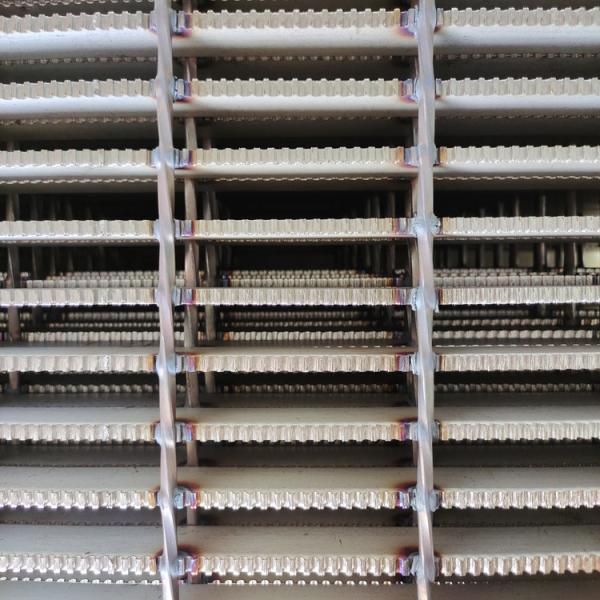 Metal Serrated Steel Stair Treads Grating Drainage Covers Grid