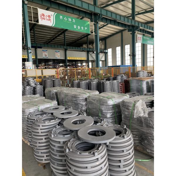 Heavy Truck Clutch Plate and Disc Year 2000-2013 OEM 1818010226 Stock