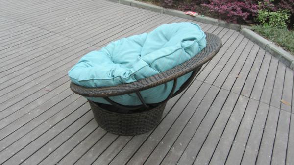 Round shape garden daybed wicker rattan beach swivel chair in all weather