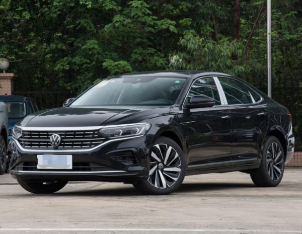 Sedan médio do assento da porta 5 do carro 280TSI 4 de Volkswagen Passat 2023