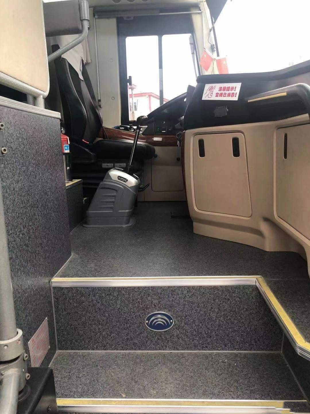 Одиночное палубное судно использовало туристический автобус ZK6122 дизайна Seater Yutong автобуса 54 новый