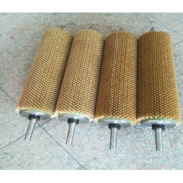 Свиньи щетинятся ролик чистят промышленный ролик щеткой щетки чистят стеклянную щетку щеткой цилиндра шайбы