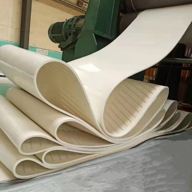 White NN Rubber Conveyor Belts 3-12 Layers 15Mpa Tensile Strength
