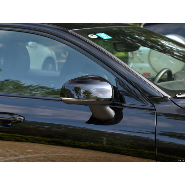 Experimente lo mejor de ambos mundos con el Volvo S60 de alta velocidad de largo alcance y híbrido enchufable 2023