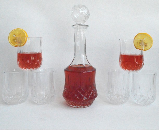 GLASS WINE DECANTER WITH 4 CUPS