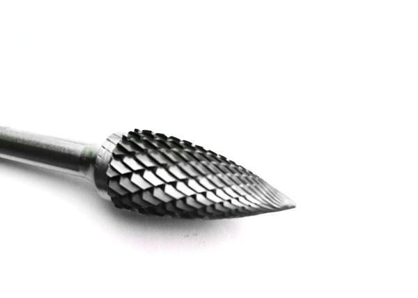 O dobro do carboneto cortou a cinzeladura de bocados para rebarbas giratórias do carboneto de tungstênio da ferramenta de Dremel para o metal que lustra gravando a perfuração