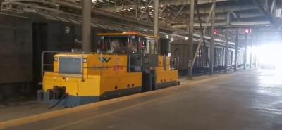 Trator de dupla utilização ferroviário-rodoviário do tipo HTRR113 que utiliza motores de marcas de renome internacional