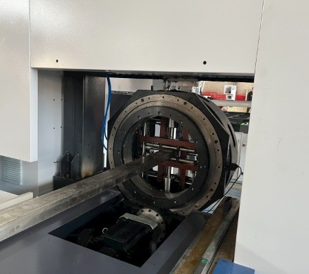 GONXING 3d Auto Focus Pipe Tube Steel Metal Laser Cutting CNC Machine with YYC-Taiwan Gear Rack Cutting Thickness 20mm