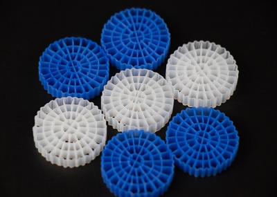 Meios de filtro plásticos brancos MBBR de RAS K5 para a piscicultura, tratamento da água