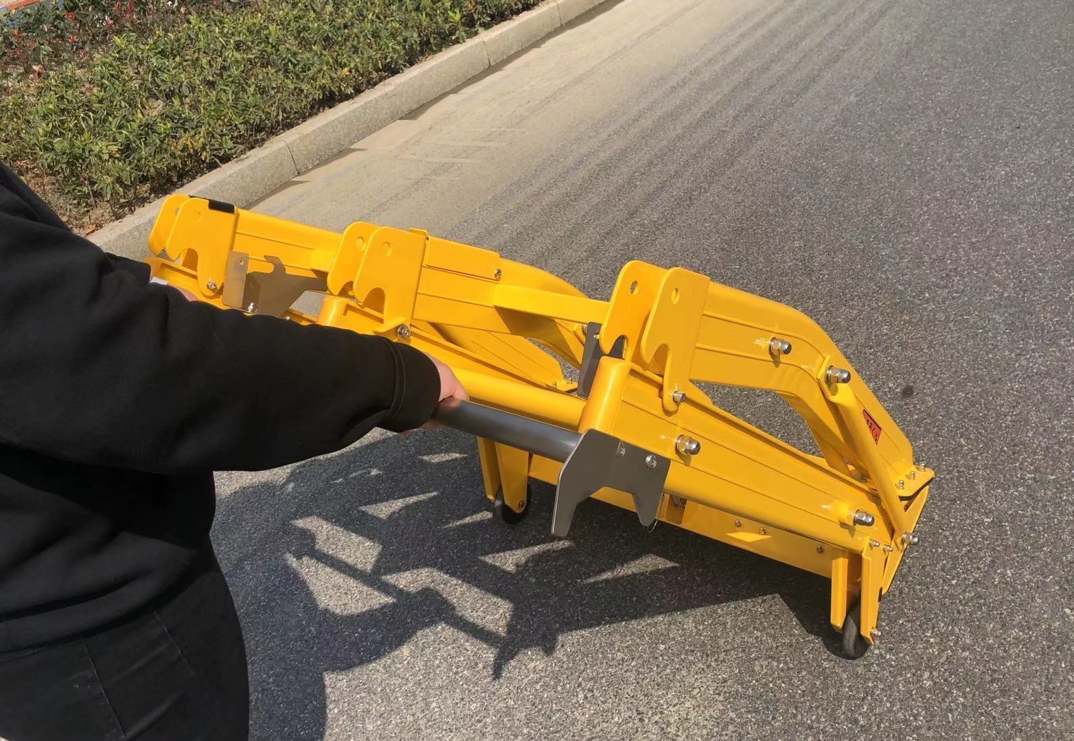 25kg Lightweight Foldable Anti Ram Vehicle Barrier with High-Visibility Engineering Yellow for Traffic Safety