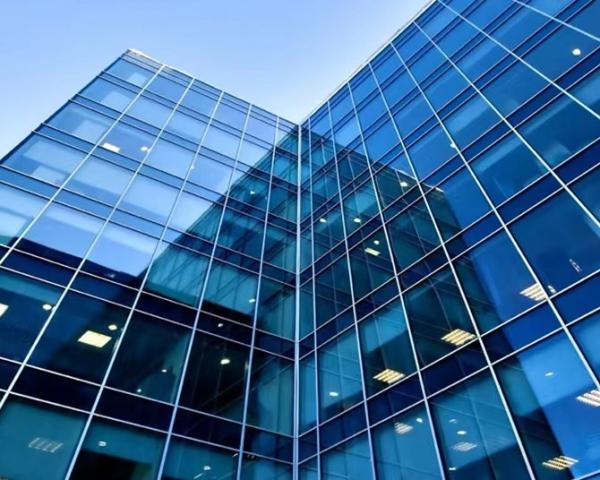 Parede cortina de vidro de poupança de energia personalizada em qualquer cor impermeável e insonorizável para edifícios sustentáveis