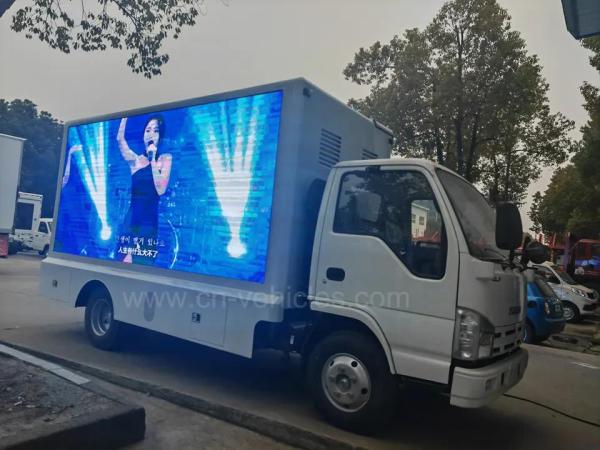 ISUZU Full Color Outdoor Mobile LED Advertising Truck , Cinema LED Mobile Billboard Truck