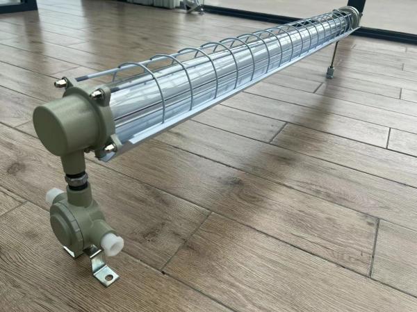 Lumière LED linéaire résistante aux explosions IP66 T5&T8 Double tube suspendu