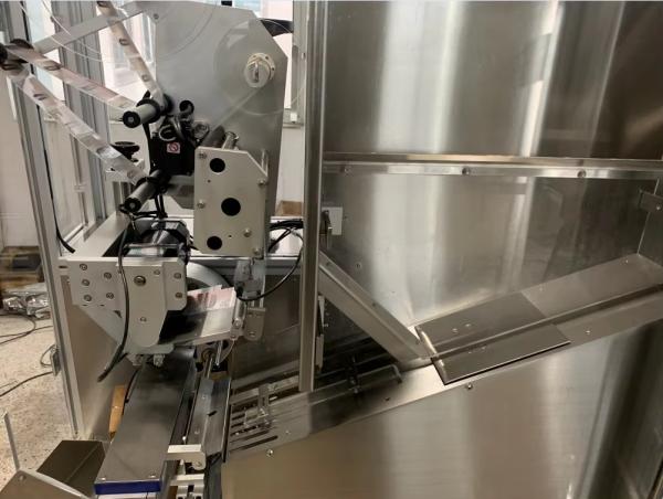 Máquina etiquetadora de tubos redondos de aluminio para crema facial cosmética Npack, máquina etiquetadora de tubos blandos de plástico