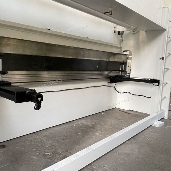 CNC Hydraulic Press Brakes With Servo Motor TP10S