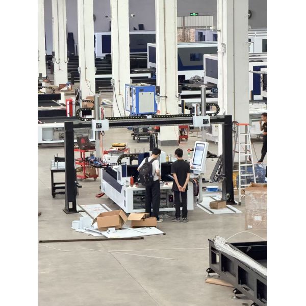 QH - 3015F Single Platform Sheet Metal Laser Cutting Machine 3000W with robotic loading and unloading systems