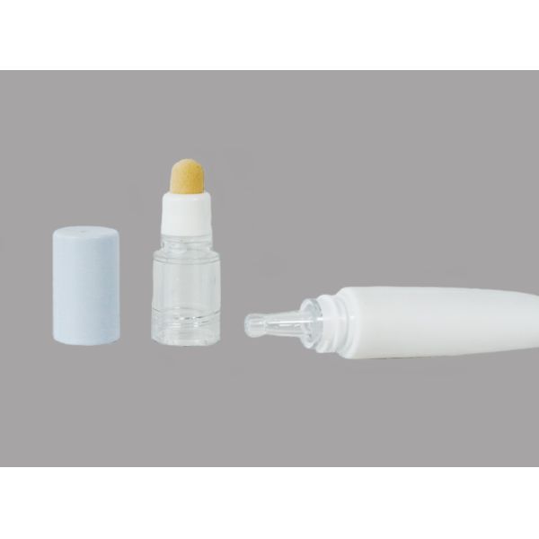 Трубка сути сливк глаза пластиковой трубки капельницы косметической упаковывая с головой губки