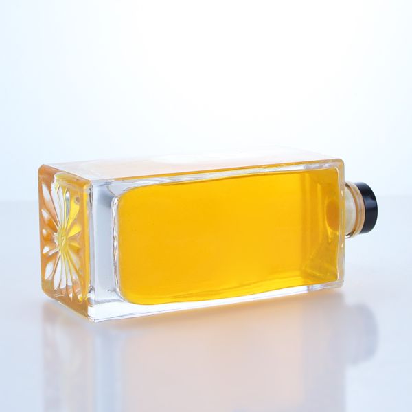 Whisky Vodka Tequila Gin Rum Small Capacity Glass Bottle with Logo and Cork Made