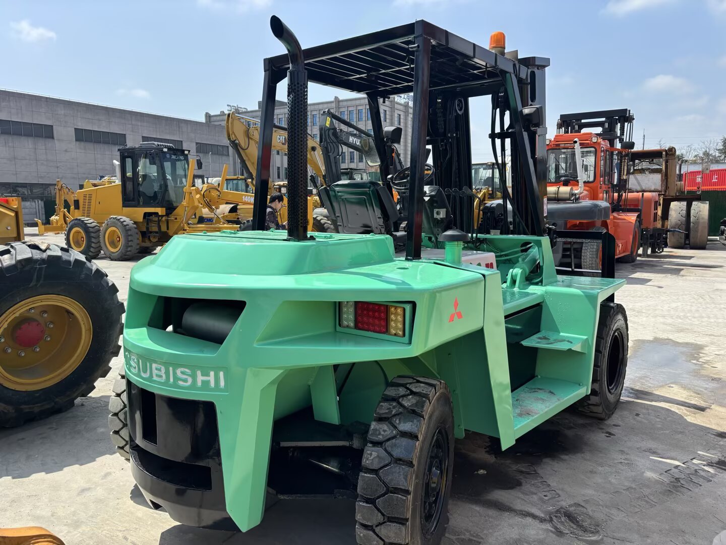 Mitsubishi FD70N 7 Ton Diesel Forklift Used Forklift Truck 7000kg Capacity Pneumatic Tire Heavy Duty Forklift