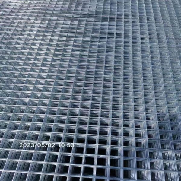 Hot Dipped Galvanized Welded Wire Mesh Panels with 100×50mm Mesh Opening and 30m