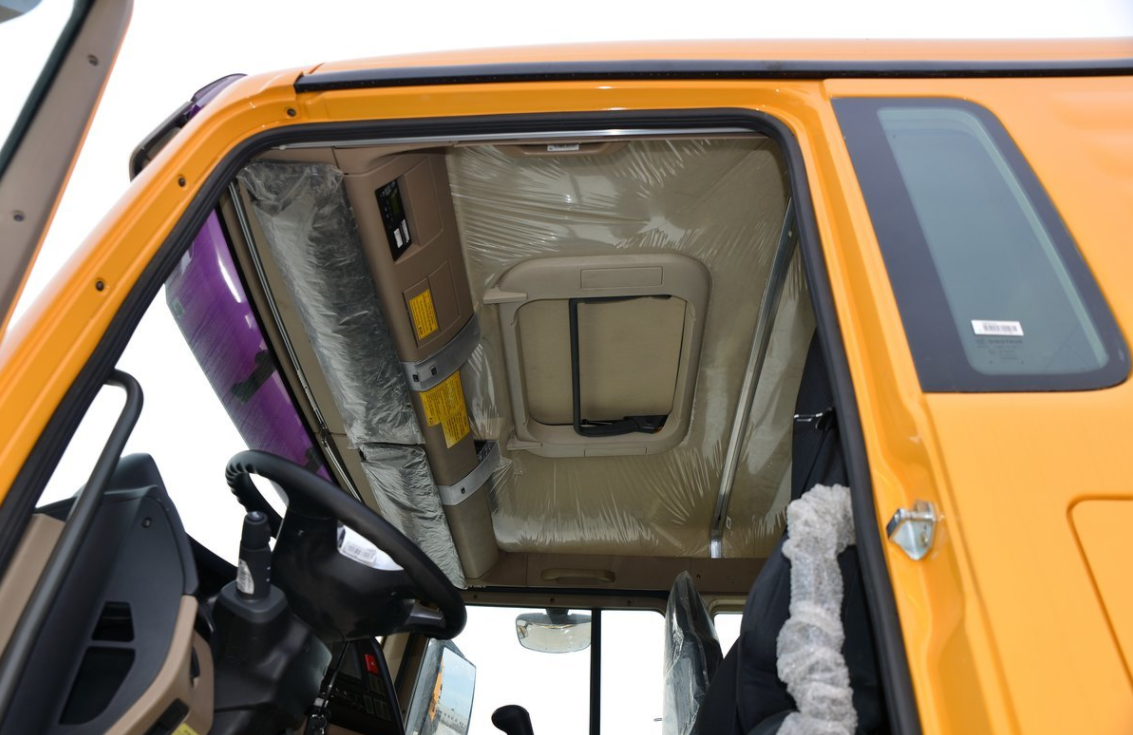 SINOTRUK HOWO TX 440HP 8X4 Camión con remache Construcción urbana Transporte por carretera