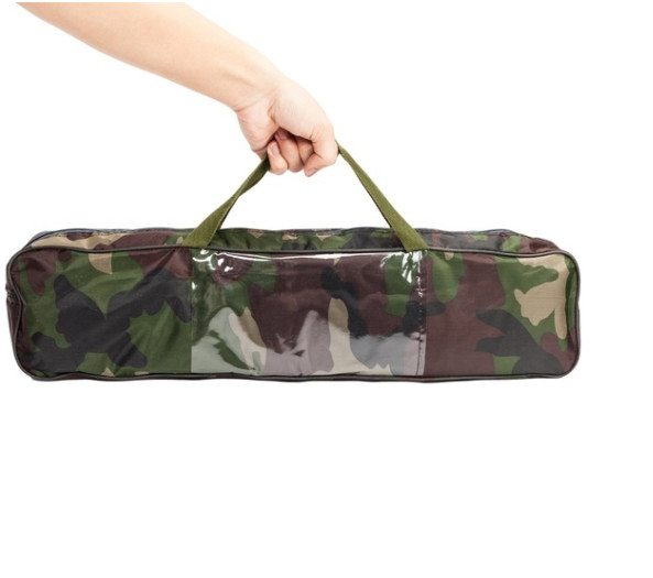 1-2 шестерня человека располагаясь лагерем и делает шатер водостойким камуфлирования 2 человек