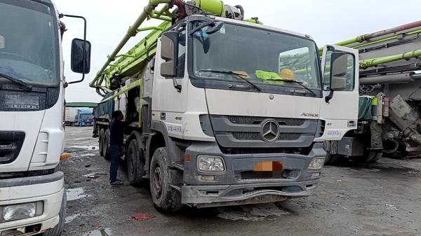 Zoomlion Concrete Pump 56 Meters Mercedes Chassis Best Condition and Original Equipment