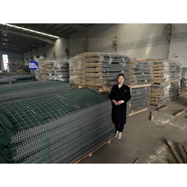 Surface Hot Dip Galvanized 200g/m2 Bastion Barrier Wall Defensive Barrier For Protection