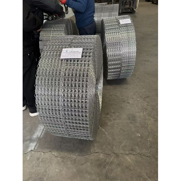 Six Rolls Per Bundle Pipeline Reinforced Mesh