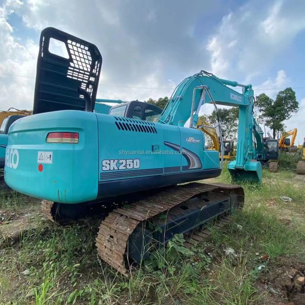 Excavateur Kobelco SK250 d'occasion 2018 en excellent état avec pompe japonaise d'origine