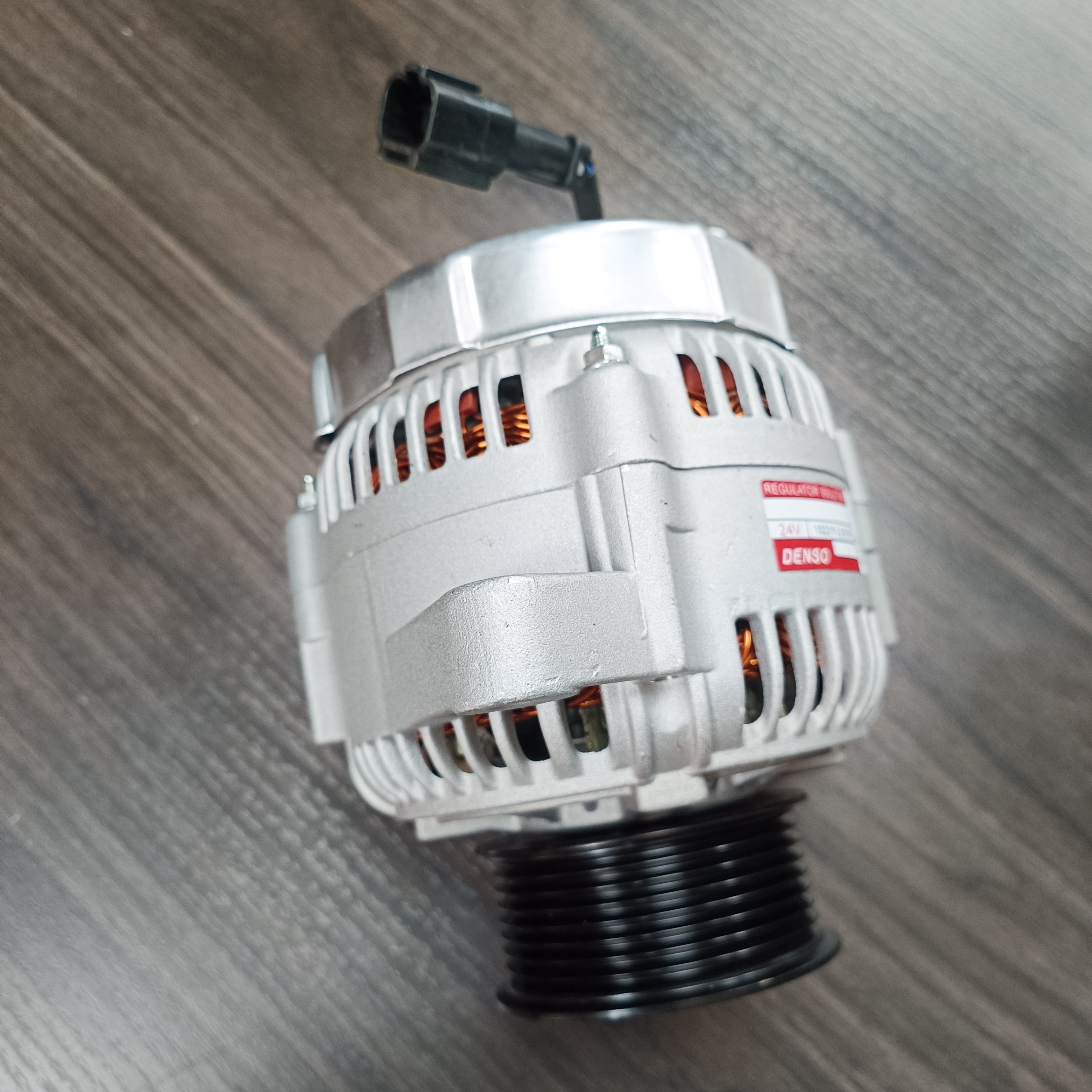 Alternator 102211-2850 600-861-6410 102211-2851 Applicable to S4D95E-3 Engine for Komatsu PC60-8 PC78US-6 PC78UU-6 C78MR-6