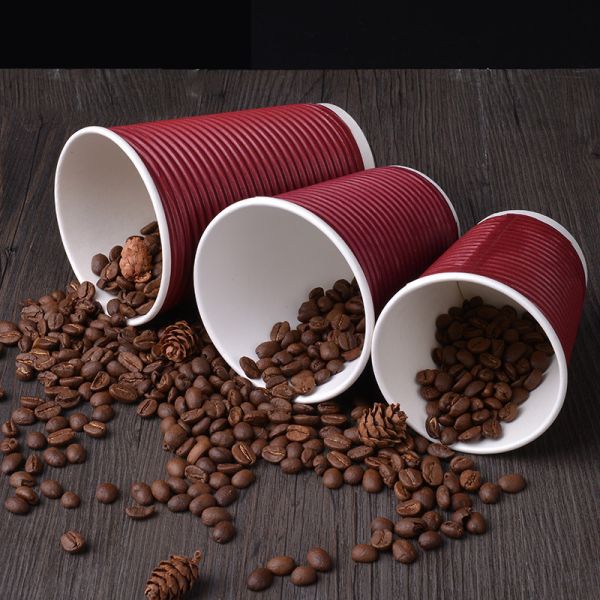 La pared doble acanaló la taza de café para llevar de papel para la bebida caliente