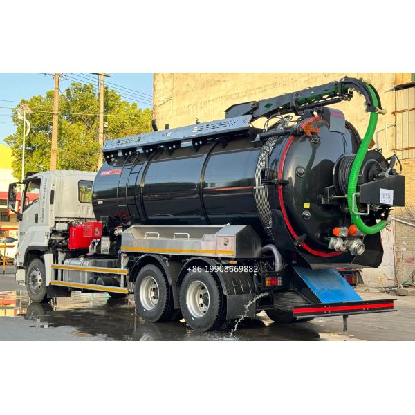 Camion d'aspiration d'eaux usées ISUZU 4x2 conducteur 10000L avec pompe à vide pour l'aspiration des eaux usées, camion-citerne de vidange à vide