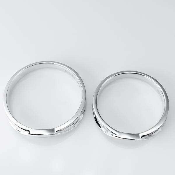 Flowing Lines Small Diamonds Women 0.145ct White Gold Couple Rings