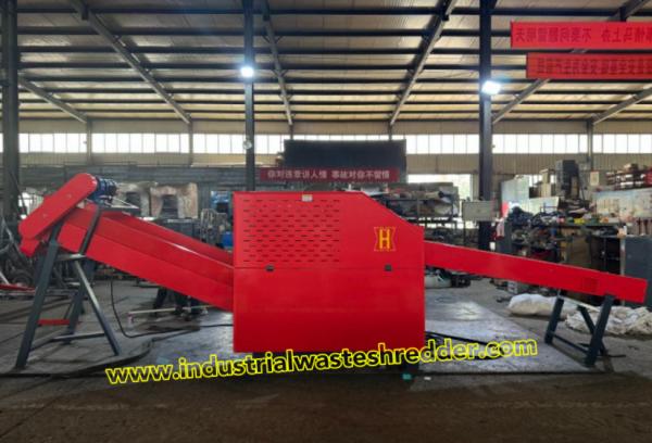 Industrial Waste Non-woven Fabric Shredder 18.5KW 700-900kg/h 4 2 Blades For Soft Materials Cutting