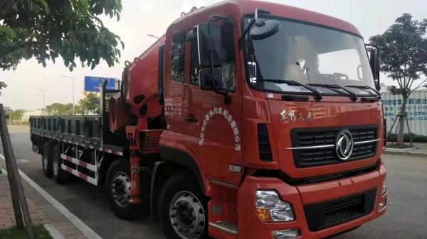 15-30T Rough Terrain Used Crane Truck LHD Driving With Red Stretchable Arm
