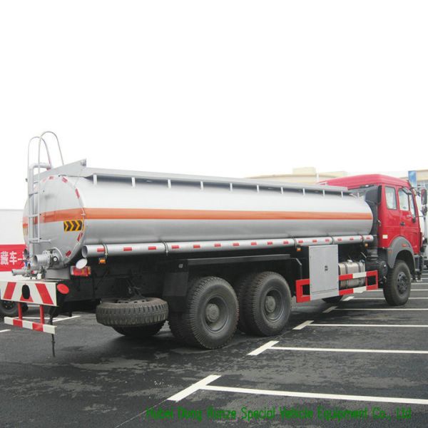 18000L 6x6 / 6x4 Offroad Liquid Tank Truck For Petroleum Oil / Gasoline / Petrol Transport