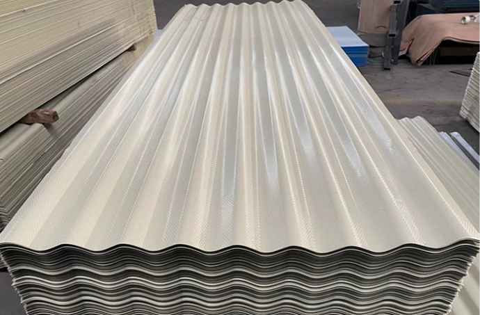 La teja blanca de Resinvilla de la prenda impermeable de la fibra del color esmaltó las tejas del PVC para el tejado