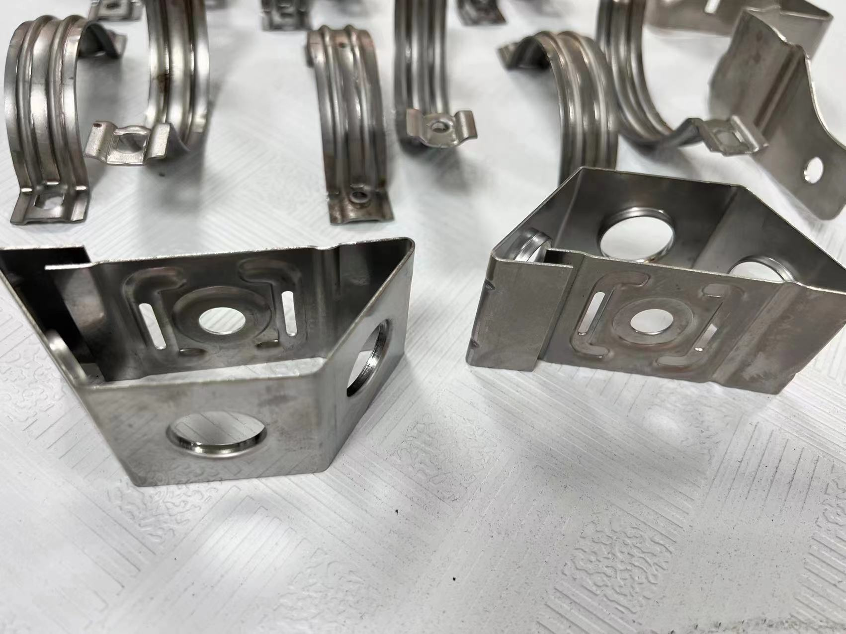 Струбцины седловины шланга нержавеющей стали зажим для резиновой трубы подковообразной подковообразный