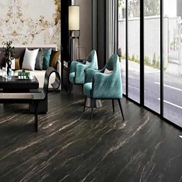 Laje de pedra de granito natural 1600x3200mm em cinza claro com veios estilo antigo ideal para revestimento de paredes