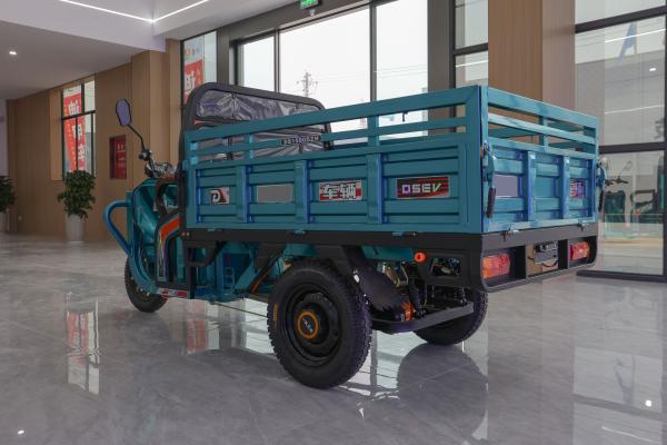 Electric Three Wheeled Passenger Vehicle 70-90km Driving Mileage