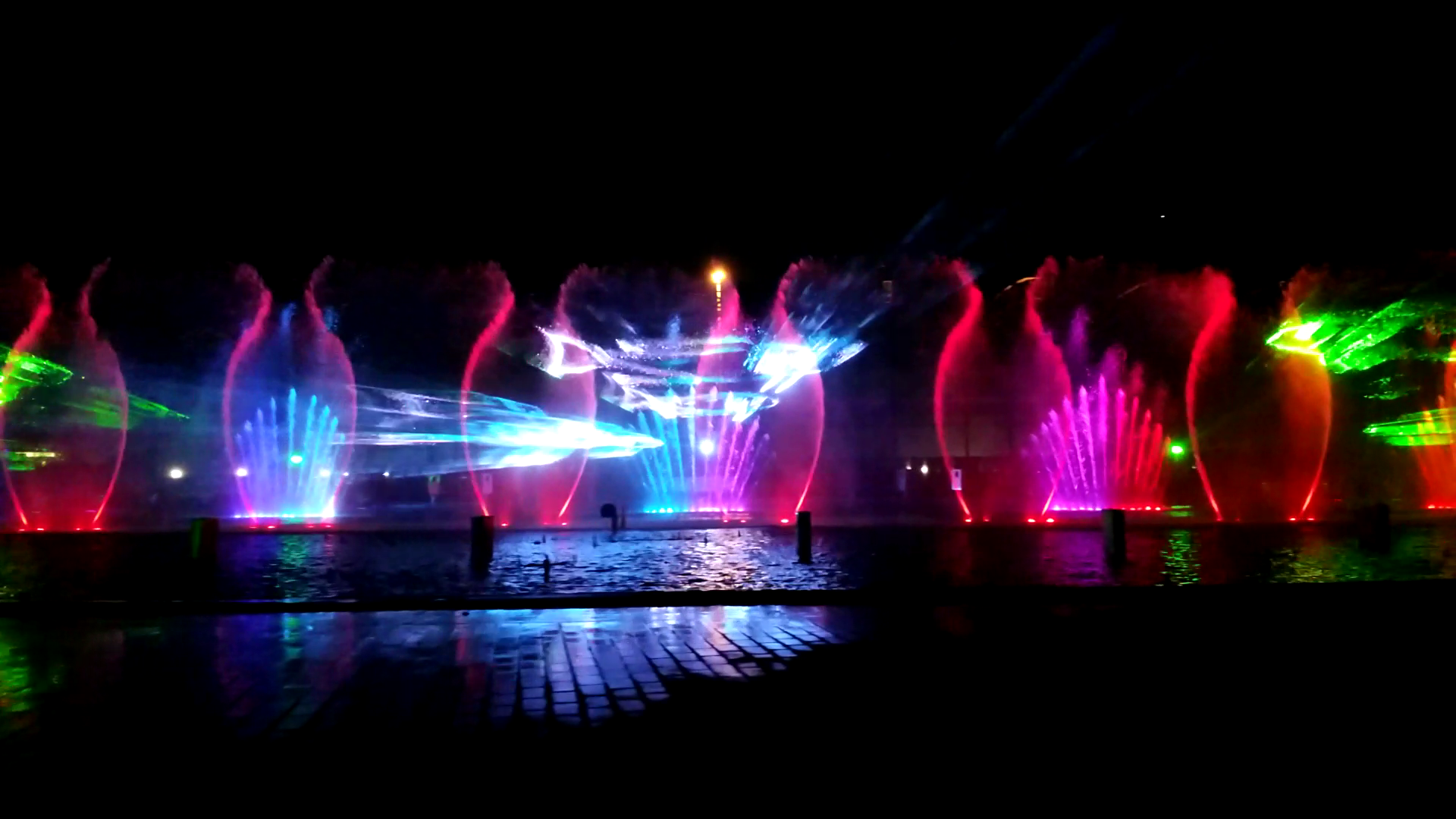 Водяной плавучий фонтан Нержавеющая сталь Музыкальное управление