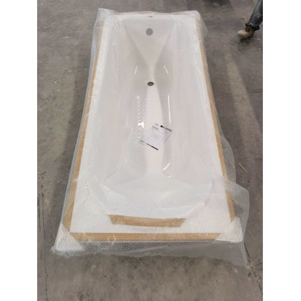 Elegant Straight Acrylic Bathtub with Built-in Function and Customized Request Option